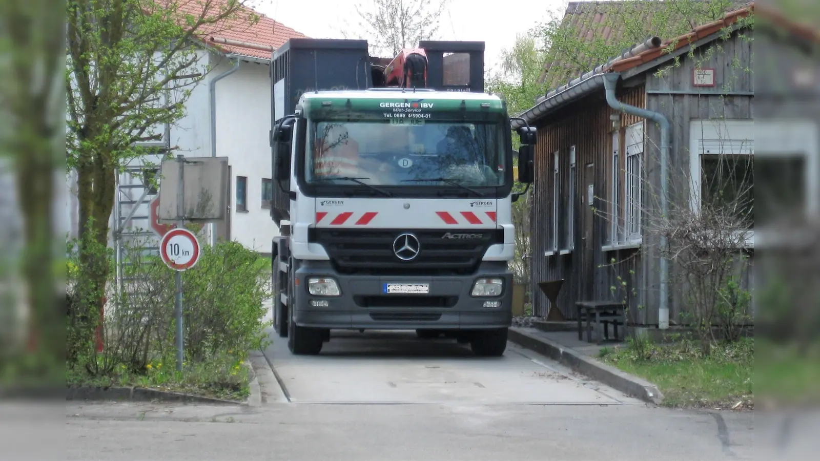 LKW auf der Waage der Reststoffdeponie Jedenhofen. (Foto: Kommunale Abfallwirtschaft)