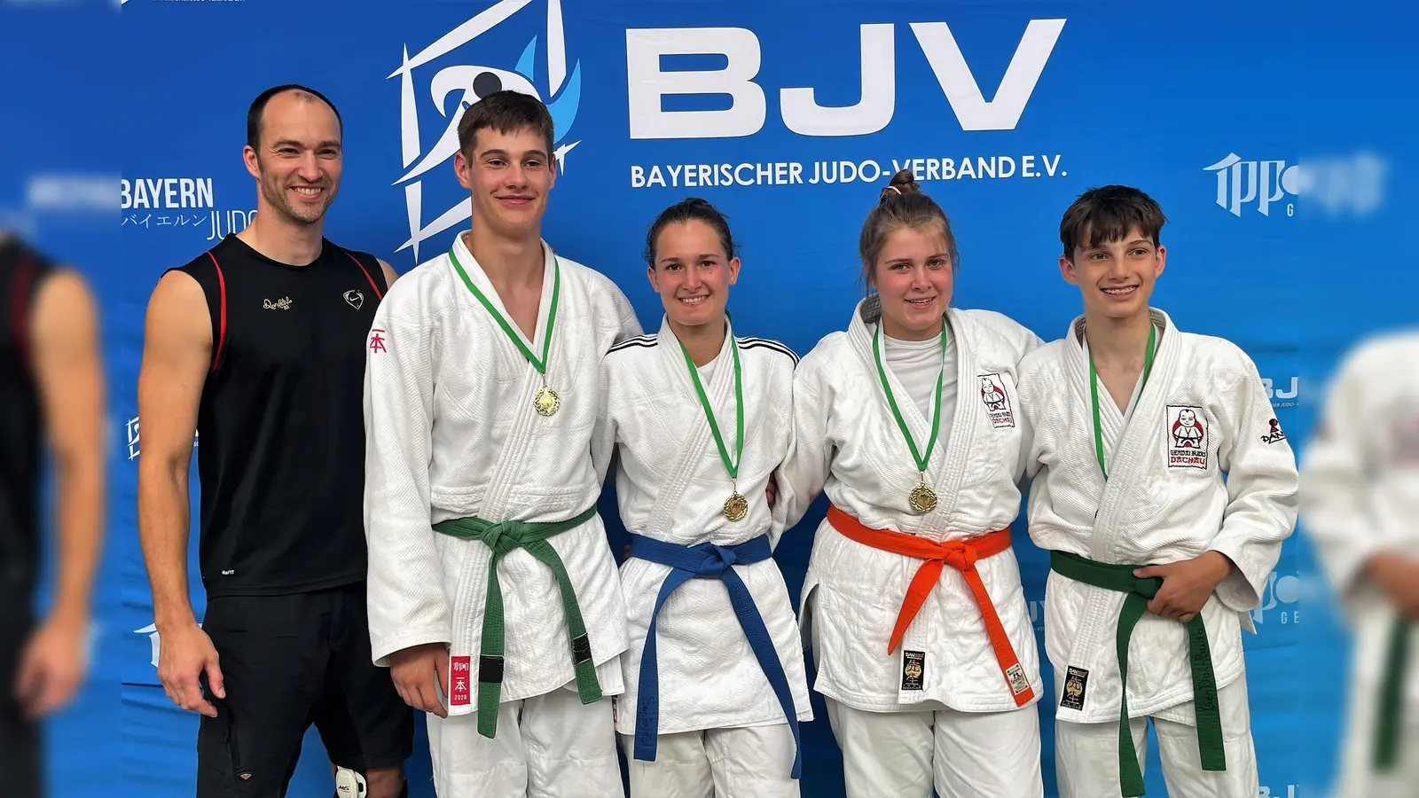 Die erfolgreichen Judokas aus Günding (von li) Lars Wegner, Trainer GenDai-Budo / SV Günding e.V. mit Lovis Deuble, Sonja Zimmerer, Sandra Reiber und Kevin Pemler. (Foto: SV Günding e.V.)