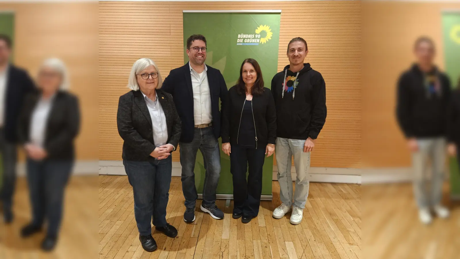 Die Grünen nominierten ihren Kandidaten (von links): Jutta Krispenz (Ortssprecherin), Martin Modlinger (OB-Kandidat), Simone Duling (Beisitzerin Ortsvorstand), Florian Wenzel (Beisitzer Ortsvorstand)<br>  (Foto: Grüne)