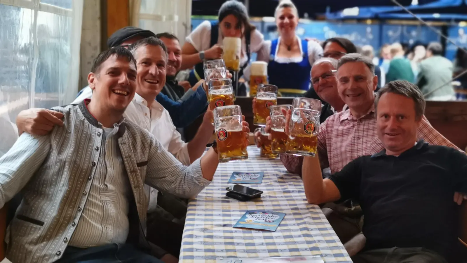 Beste Stimmung ist beim Karlsfelder Siedlerfest garantiert. Noch bis Sonntag abend kann man bei dem traditionellen Volksfest mitfeiern. (Foto: www.mymuenchen.de)