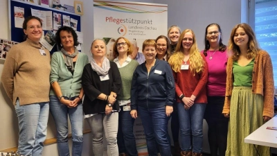 Der Pflegestützpunkt Dachau bedankt sich bei allen Mitwirkenden für ihr Engagement (von links): Judith Falk, Silvia Fitterer, Manon Naves, Hiltrud Linnenbach, Anke Wolf, Sarah Kühn, Karen Nicolaus, Stefanie Otterbein, Michaela Heyne und Lena Maurer. (Foto: Antje Jacob)