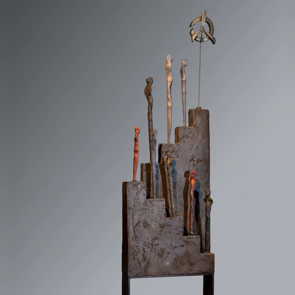 „Hoffnung” heißt dieses Werk aus Ton und Eisen. (Foto: Atelier Claudia Reiter, Dachau)