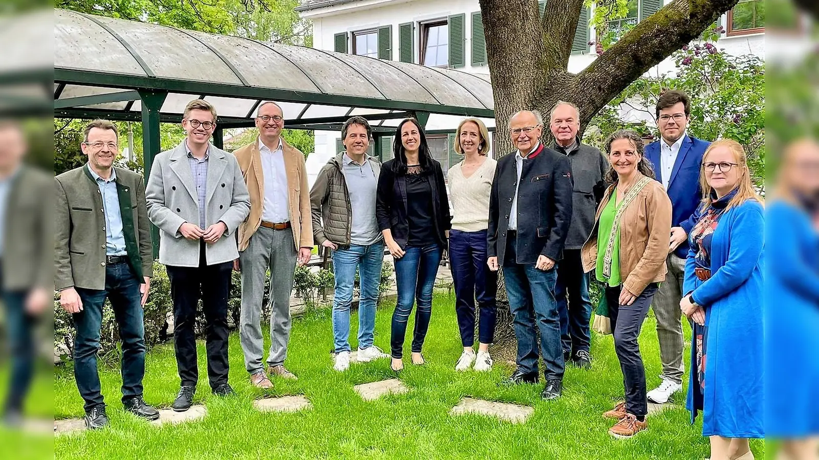 Im Pflegeheim Wollomoos unter anderem Nina Fuchs, Stephanie Burgmaier und Bezirkstagspräsident Josef Mederer (Mitte). (Foto: CSU)