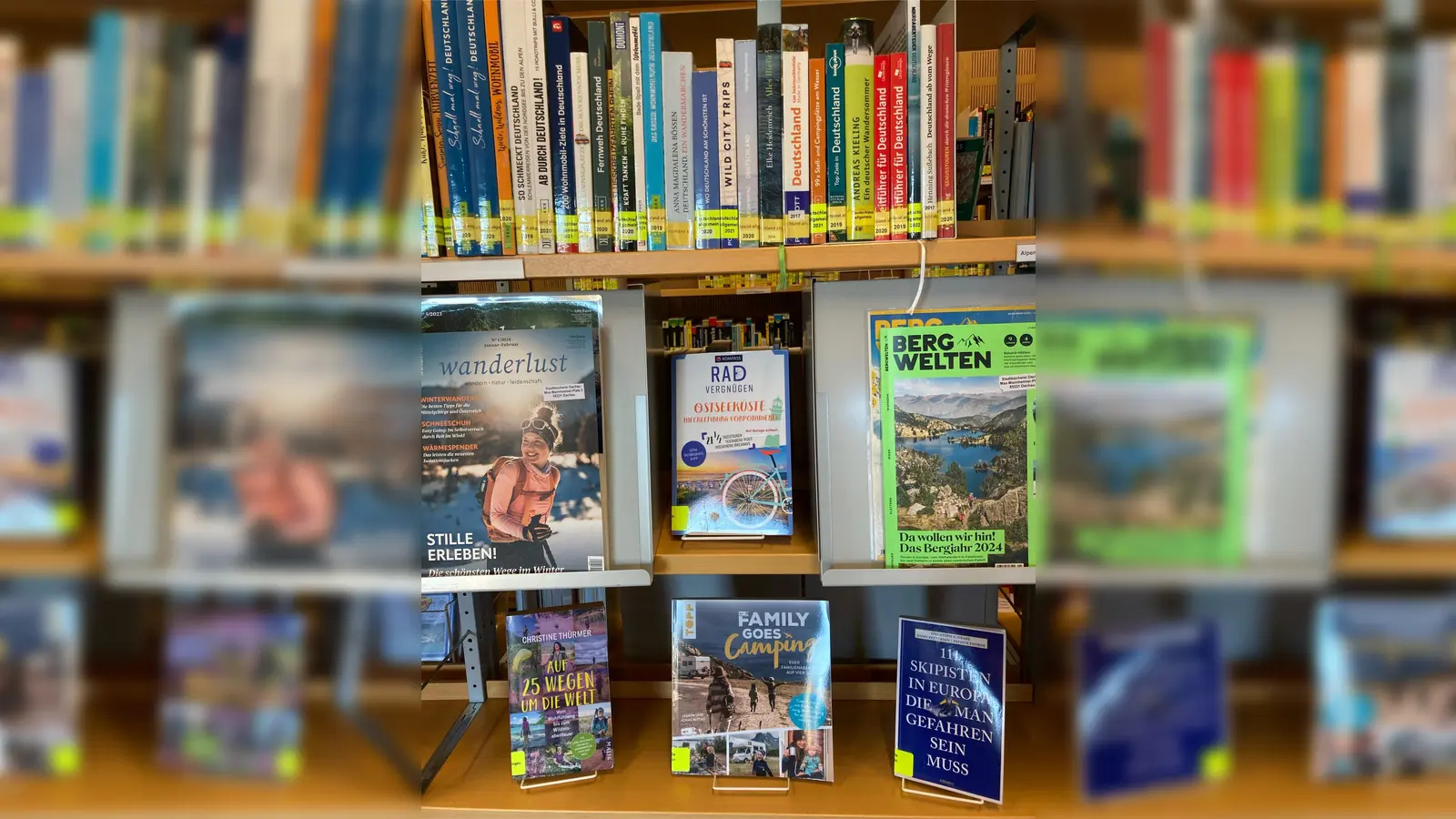 Ab in den Urlaub: 2023 waren Reiseführer in der Stadtbücherei Dachau stark nachgefragt. (Foto: Stadtbücherei Dachau)