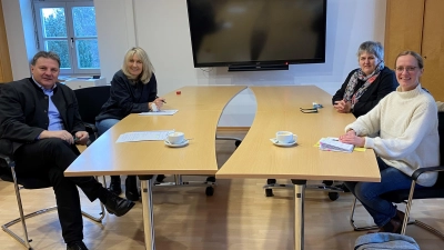 Treffen mit (von li) Bürgermeister Helmut Zech, Manuela Zech-Probul, Marianne Steinhart und Stefanie Otterbein. (Foto: Gemeinde Paffenhofen a.d. Glonn)