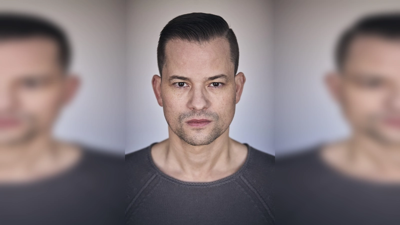 Vincent Kliesch stellt seinen neuesten Krimi in Dachau vor. (Foto: Marcus Höhn)