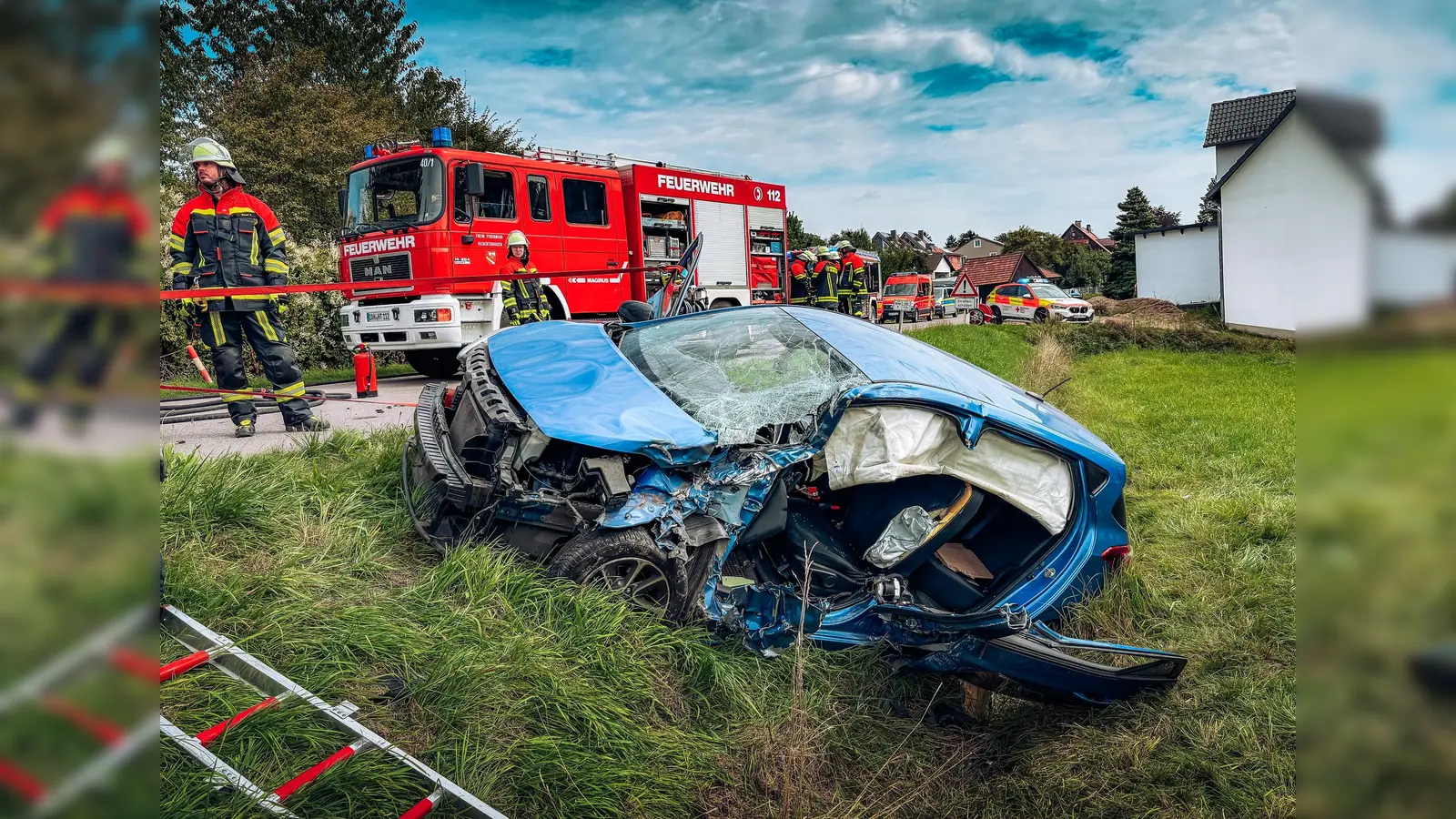 Die Fahrerin des PKW wurde mit dem Hubschraub ins Krankenhaus gebracht. (Foto: Kreisbrandinspektion Dachau)