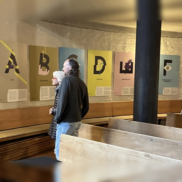 70 Interessierte kamen zur Vernissage der Ausstellung in die Friedenskirche. (Foto: Brot für die Welt)