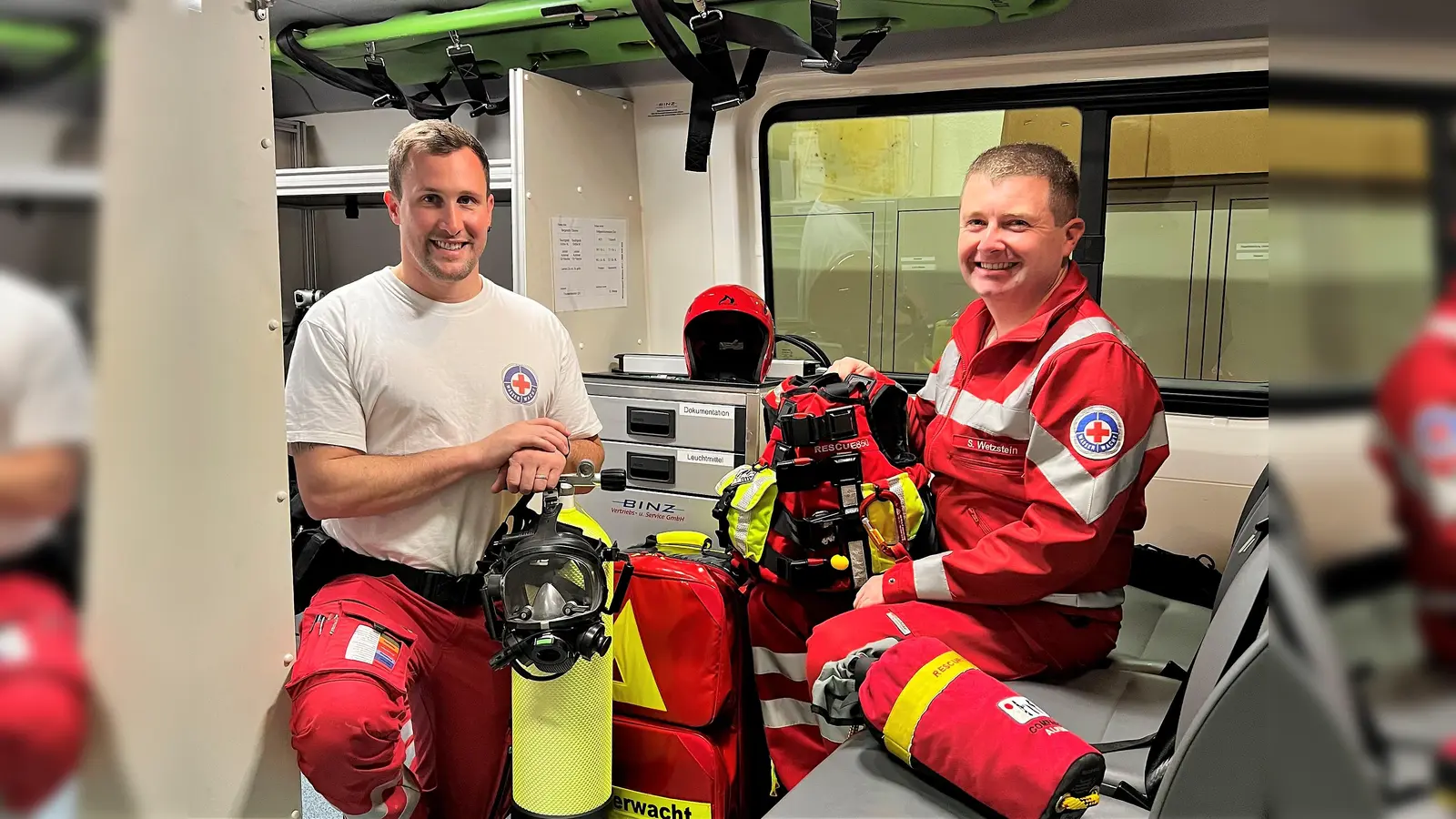 Die neuen Ausbilder der Wasserwacht im Landkreis: Tobias Fritsch (li) und Simon Wetzstein. (Foto: Wasserwacht Dachau)