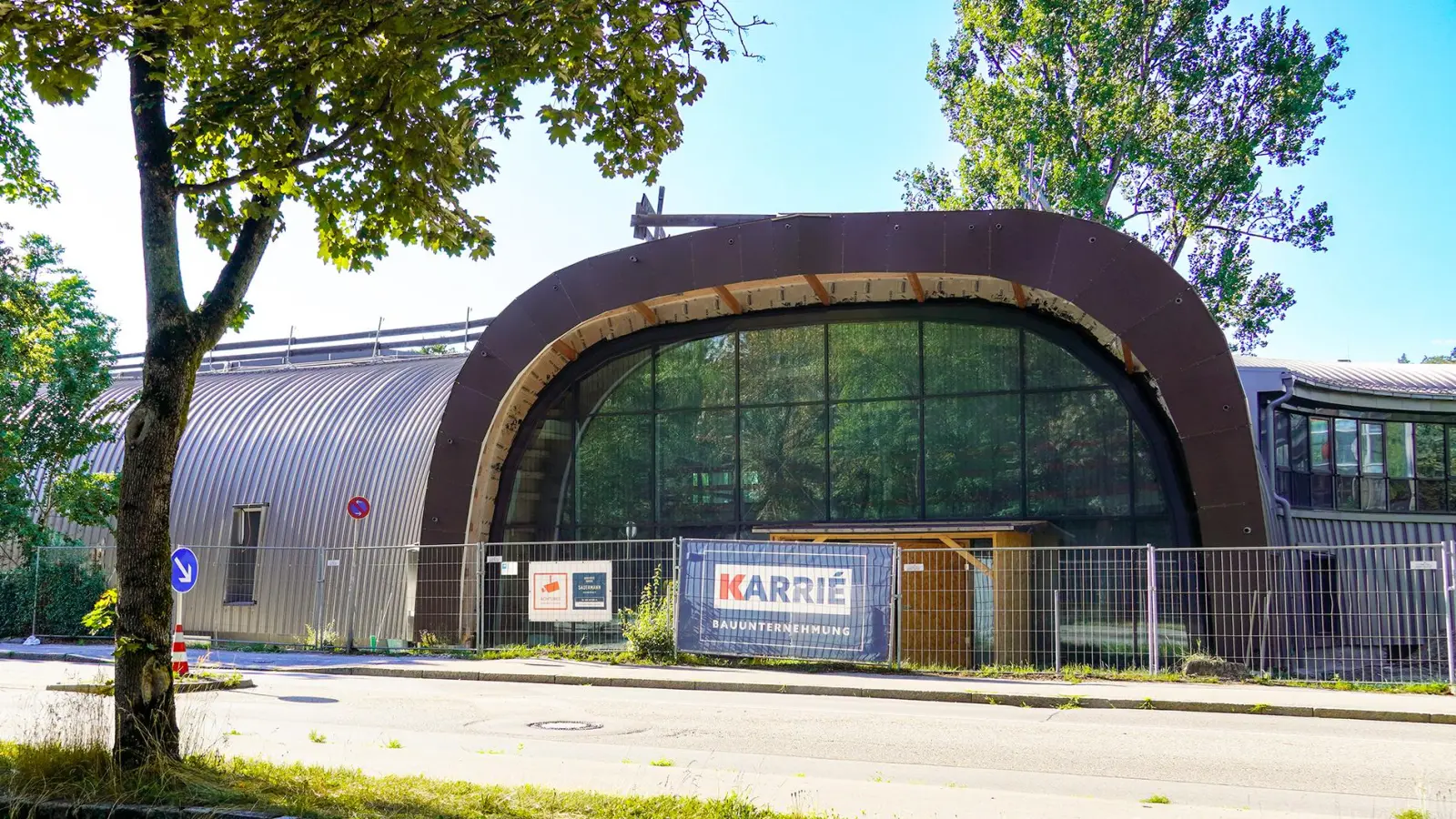 Wenn jetzt endlich alles planmäßig verläuft, öffnet das neue Hallenbad im Herbst 2026 seine Türen.  (Foto: Stadtwerke Dachau)