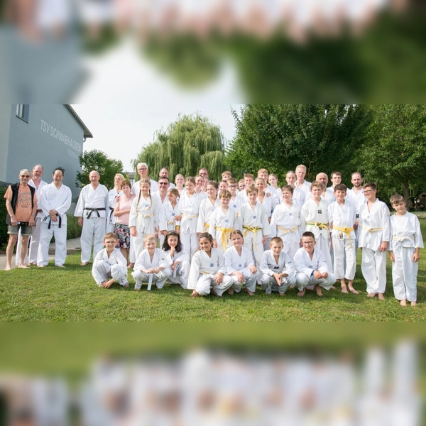 32 Prüflinge waren erfolgreich und freuten sich über die neuen Graduierungen. (Foto: TSV Schwabhausen)