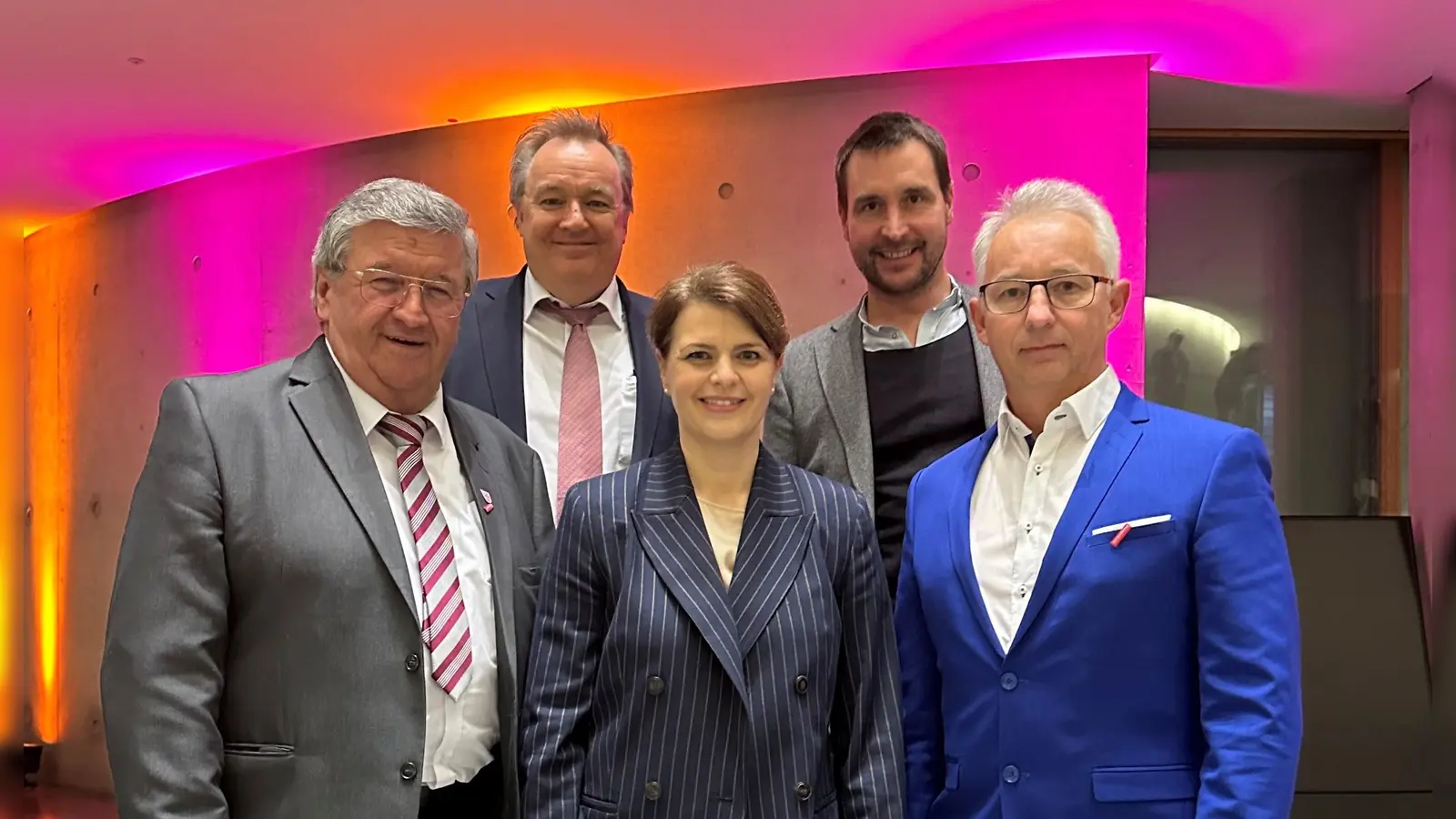 Bundestagsabgeordnete Katrin Staffler (Mitte) lud die Unternehmer (von links) Ulrich Dachs, Markus Stumbaum, Thomas Heske und Franz Höfelsauer zum Wirtschaftsgipfel.  (Foto: Büro Katrin Staffler)