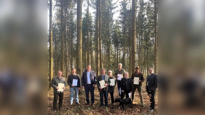 Georg Bichler (Jagdberater, wiederernannt), Michael Lechner (neu im Jagdbeirat, Vertreter der Forstwirtschaft), Landrat Stefan Löwl, Leonhard Mösl jun. (neu Die bestellten Jagdberater und -beiräte sind Georg Bichler, Georg Walter, Georg Rottmeir, Katharina Nauderer, Clemens von Trebra-Lindenau und Michael Schön. (Foto: Landratsamt Dachau, Steffen Varga)